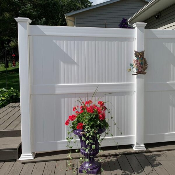 Newport white vinyl privacy fence with owl decoration and flowers